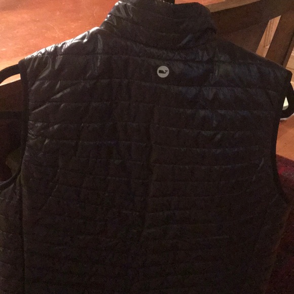 NWT Vineyard vines shiny mtn weekend vest - Picture 3 of 3